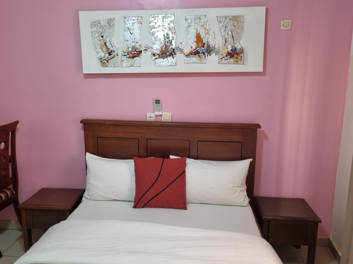 Appart Hotel Mireille Яунде Экстерьер фото