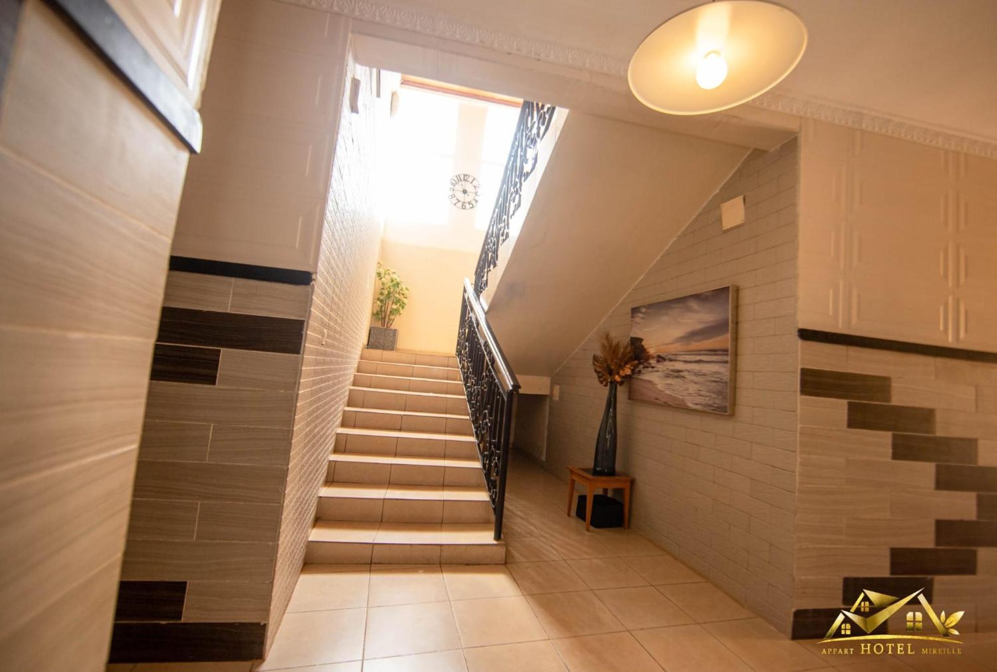 Appart Hotel Mireille Яунде Экстерьер фото