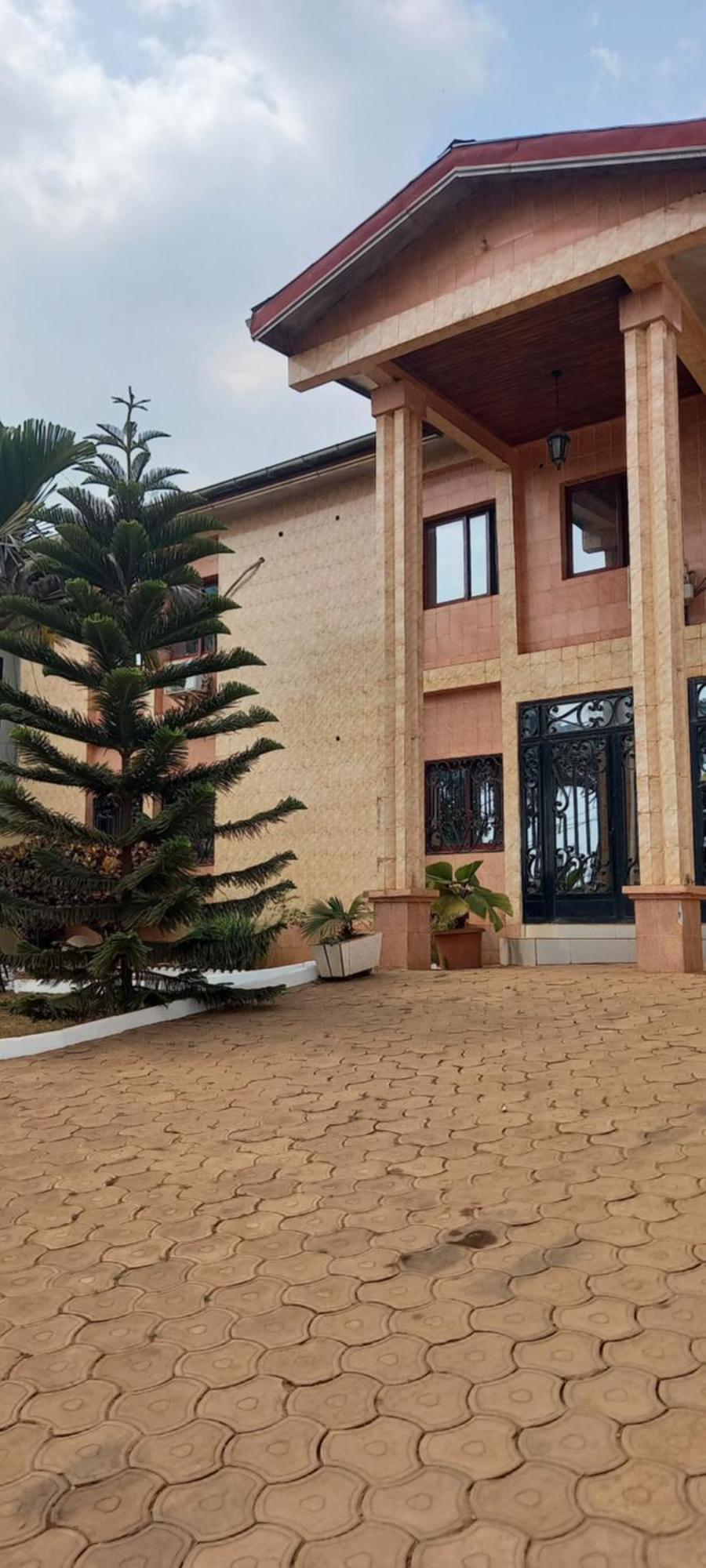 Appart Hotel Mireille Яунде Экстерьер фото